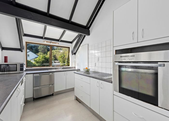  at 10 Oak Avenue, Paremata, Porirua