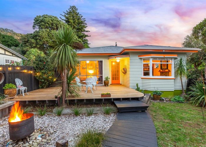 Free property data for 40 Ocean Road, Paekakariki homes.co.nz
