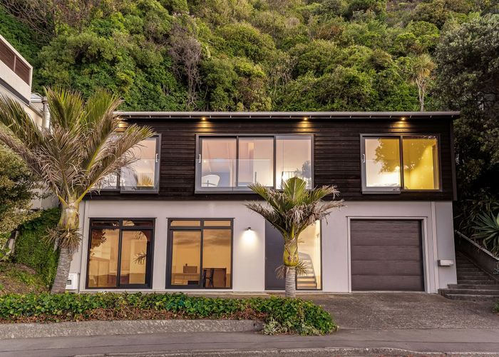  at 725 Marine Drive, Days Bay, Eastbourne, Lower Hutt, Wellington