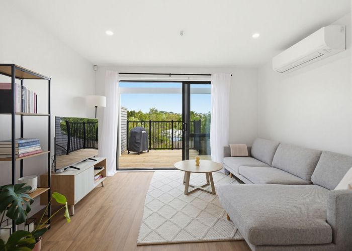  at 2/15 Tilden Avenue, Hillcrest, North Shore City, Auckland