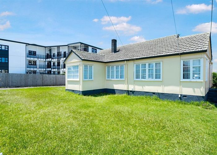  at 2 Fruitvale Road, New Lynn, Auckland