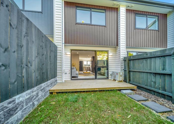  at 7/106 Triangle Road, Massey, Waitakere City, Auckland