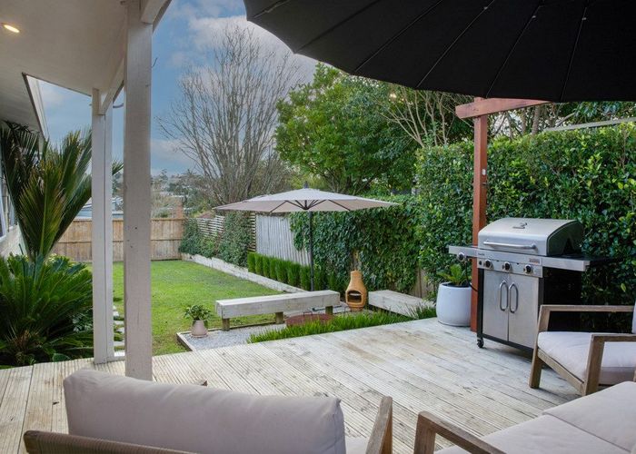  at 1/61 Kaurilands Road, Titirangi, Waitakere City, Auckland
