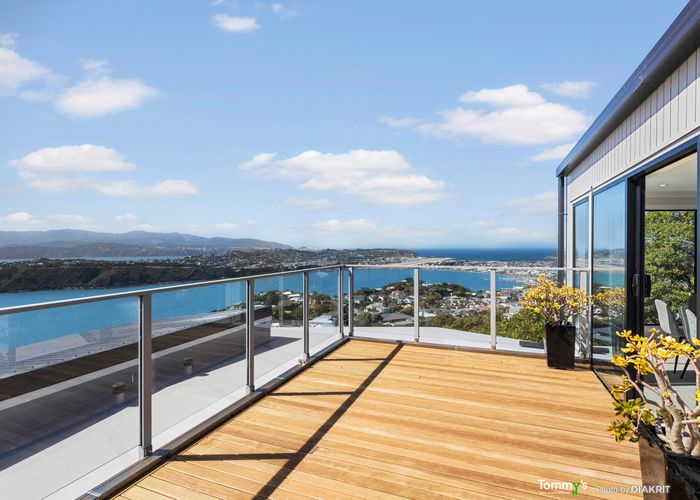 at 2/25 Thane Road, Roseneath, Wellington