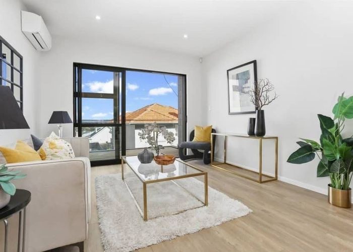  at 3/1B Egremont Street, Belmont, Auckland