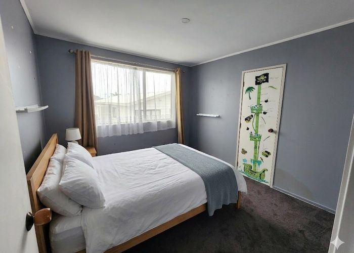  at 2/8 Silver Creek Road , Weymouth, Manukau City, Auckland