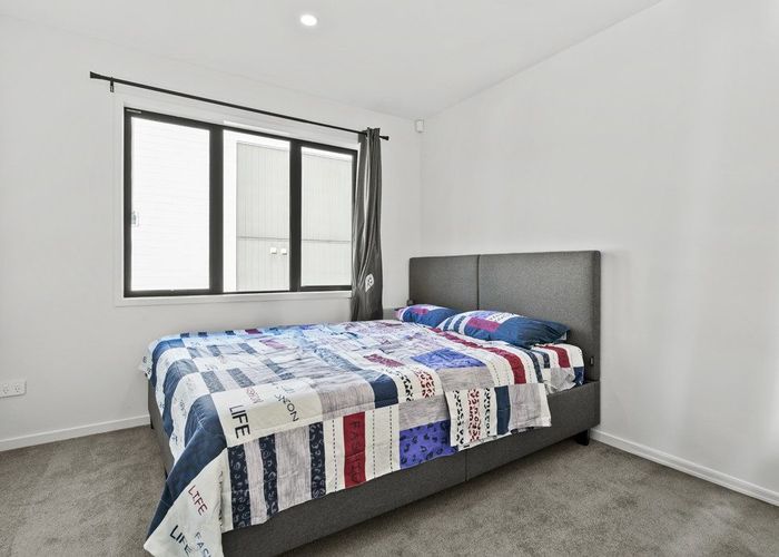  at 10 Karoro Road, Flat Bush, Manukau City, Auckland