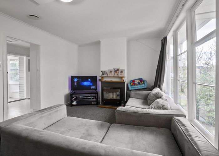  at 4 Novar Place, Point Chevalier, Auckland
