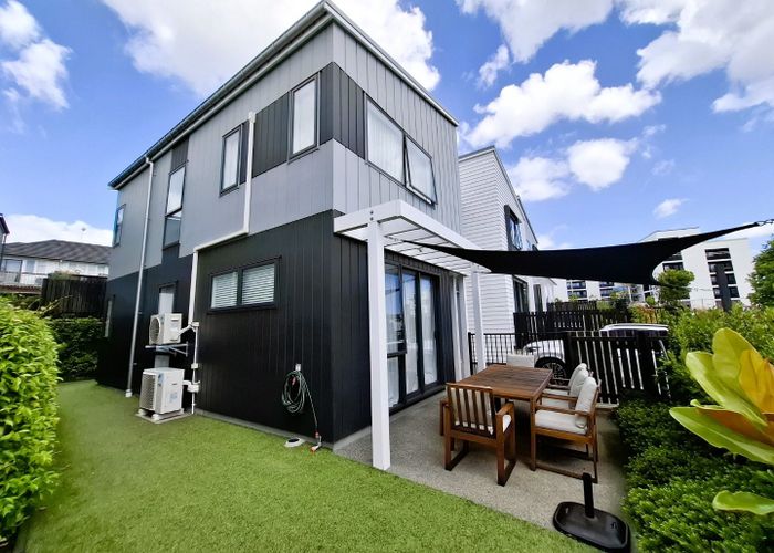  at 3 Huataki Road, Northcote, Auckland