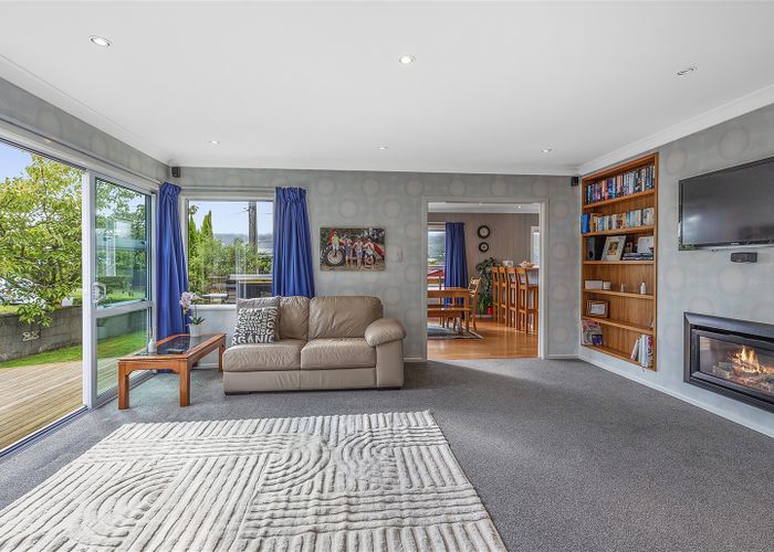  at 21 Saint Johns Terrace, Tawa, Wellington