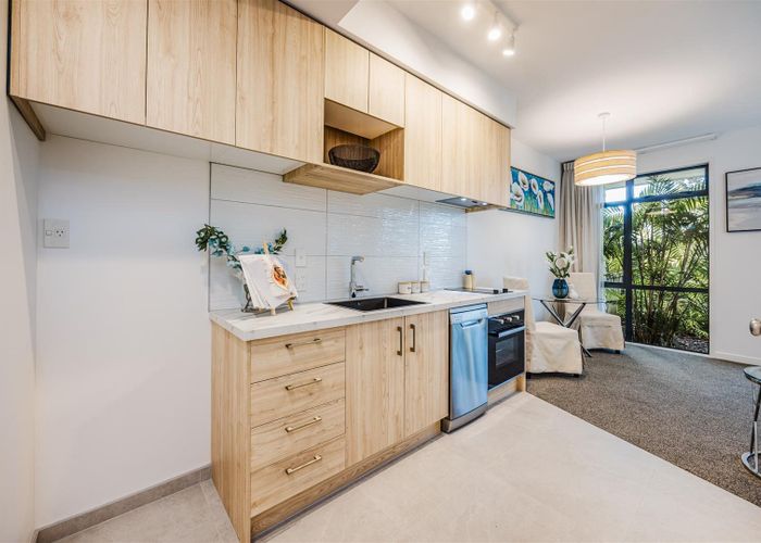  at 66/2 Armoy Drive, Dannemora, Manukau City, Auckland