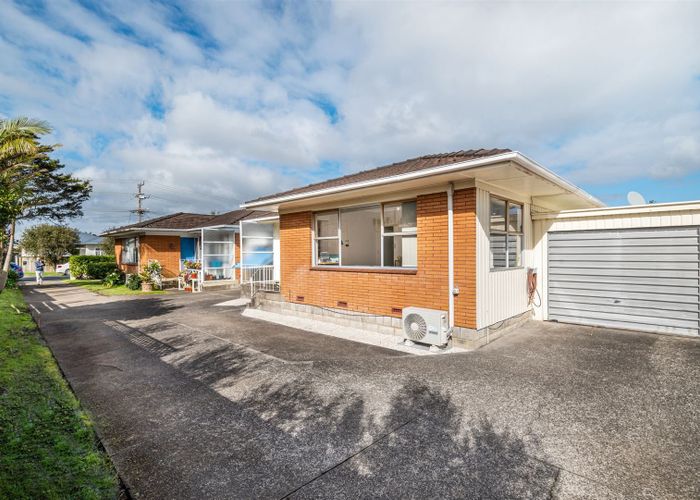  at 2/39 Eversleigh Road, Belmont, Auckland