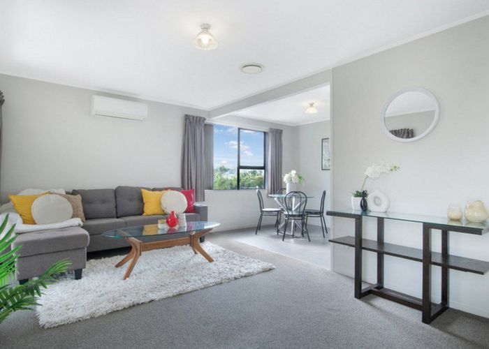  at 2/30 Chislehurst Street, Henderson, Waitakere City, Auckland