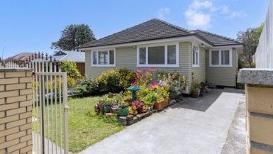  at 692 Richardson Road, Mount Roskill, Auckland