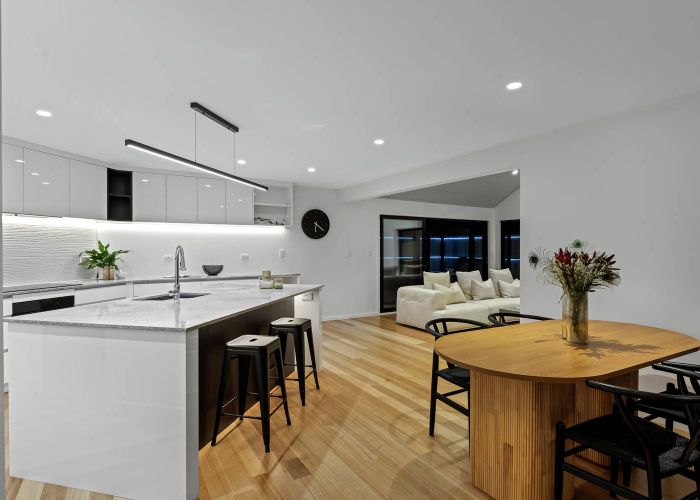  at 25 Longfellow Parade, Titirangi, Waitakere City, Auckland