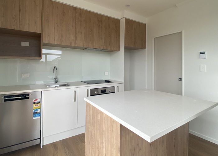  at 14/2 Moor Avenue, Te Atatu Peninsula, Waitakere City, Auckland