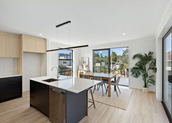  at 32 Swanson Road, Western Heights, Waitakere City, Auckland