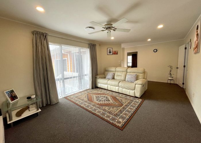  at 5 Avonleigh Road, Green Bay, Auckland