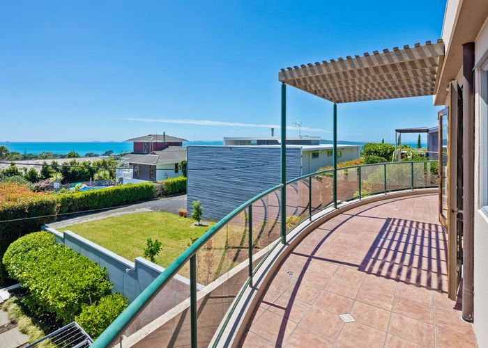  at 2/67 Castor Bay Road, Castor Bay, Auckland