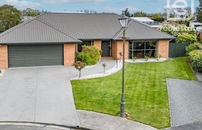  at 6 McLean Place, Woodend, Woodend