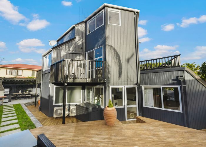  at 2/5 Bruce Street, Northcote Point, Auckland