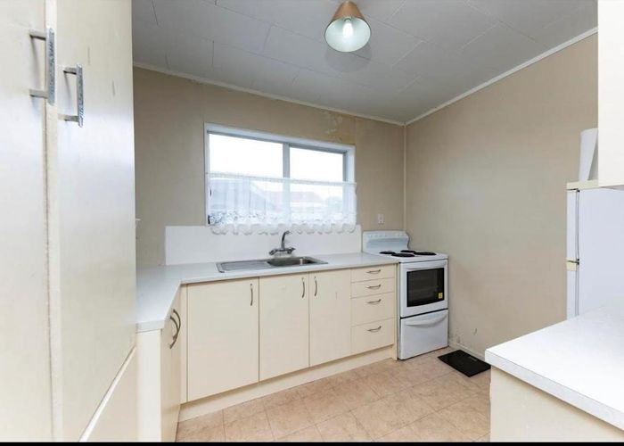  at 1/40 Blacklock Avenue, Henderson, Waitakere City, Auckland