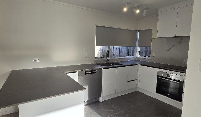  at 2/24 Wylie ave, Sunnynook, North Shore City, Auckland