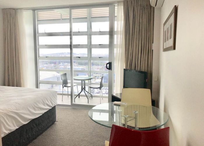  at 1004/17 Amersham Way, Manukau, Manukau City, Auckland