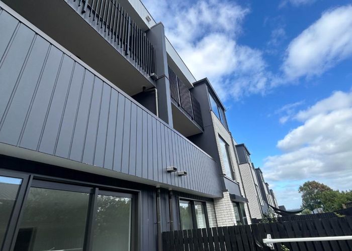  at 2/16 Treasure Lane, Te Atatu South, Waitakere City, Auckland
