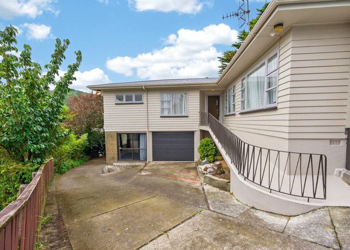  at 4 Main Road, Wainuiomata, Lower Hutt, Wellington