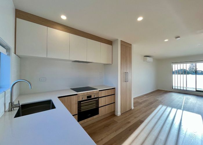  at 2/506 Glenfield Road, Bayview, North Shore City, Auckland