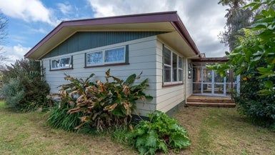  at 3 Splitt Avenue, Glenview, Hamilton