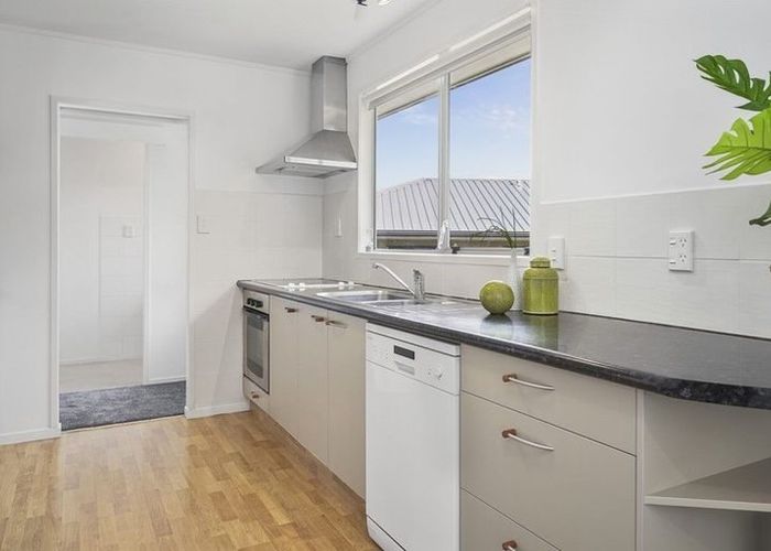 at 18 Cottam Grove, Northcross, Auckland