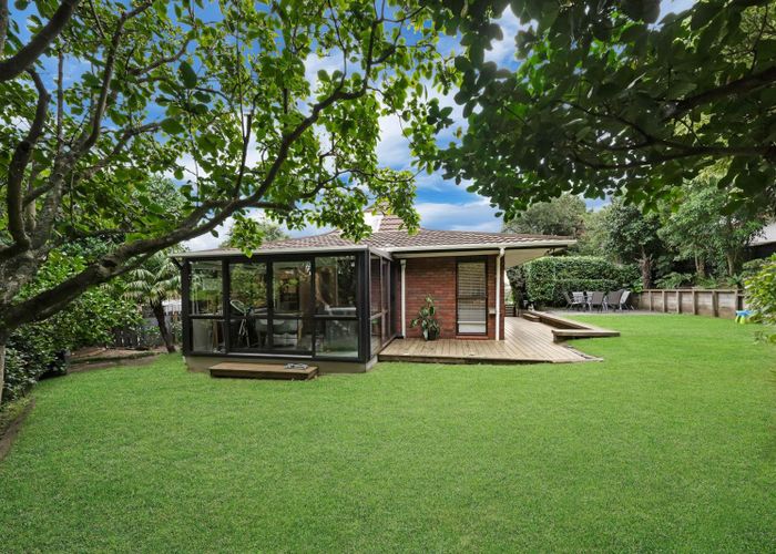  at 2/3 Diosma Place, Botany Downs, Manukau City, Auckland