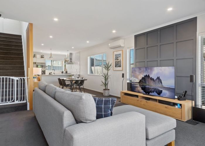  at 8 Springside Court, Huntington, Hamilton