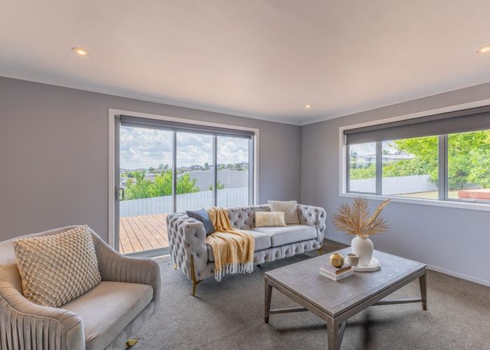  at 8 Heathfield Avenue, Huntington, Hamilton