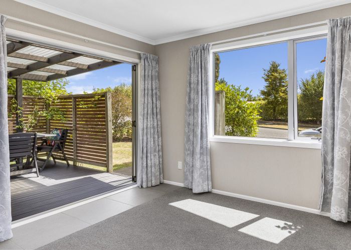  at 2/7 Reeves Road, Acacia Bay, Taupō