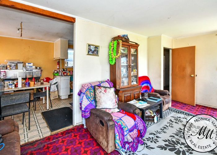  at 11 Darnell Crescent, Clover Park, Auckland