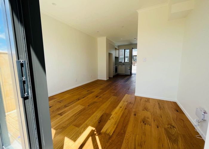  at 4/31 Mahalo Avenue, Manukau, Manukau City, Auckland