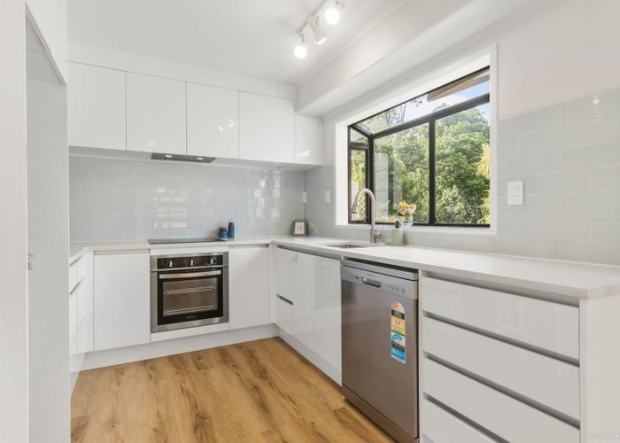  at 28 Sunward Rise, Glenfield, North Shore City, Auckland