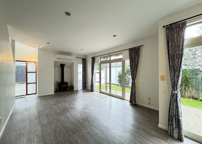  at 662B Manukau Road, Royal Oak, Auckland
