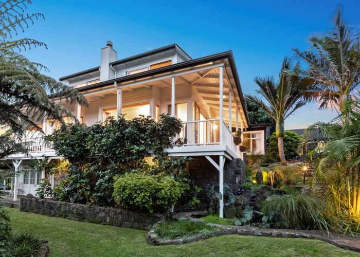  at 37 Fairfax Avenue, Northcote, Auckland