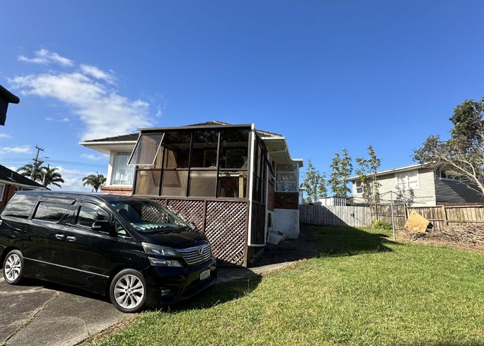  at 2/31 Exmouth Road, Northcote, Auckland