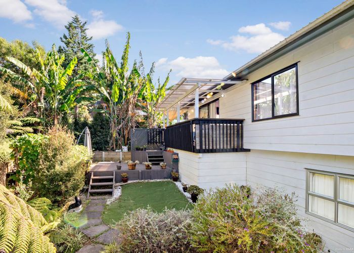  at 20 Fernwood Grove, Bayview, Auckland