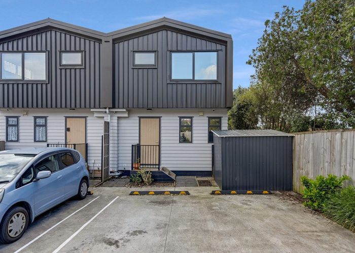  at 4 Wattle Road, Sunnyvale, Auckland