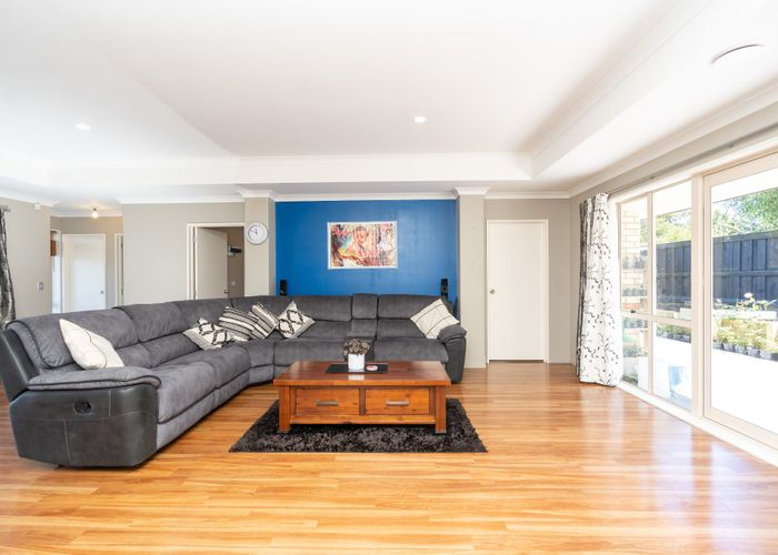  at 8 Rochford Court, Hamilton East, Hamilton
