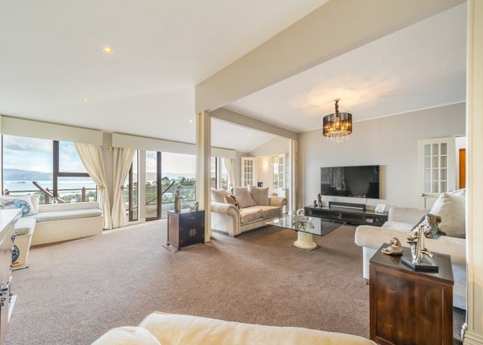 For sale 14 Latham Road, York Bay, Eastbourne, Lower Hutt, Wellington