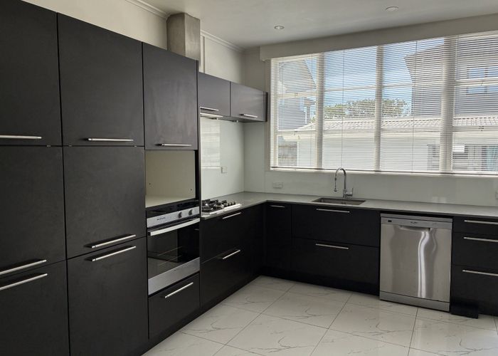  at 1A Aberdeen Road, Castor Bay, North Shore City, Auckland