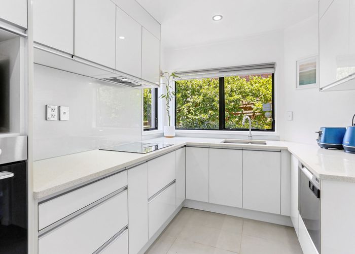 at 2/7 Walmsley Road, St Heliers, Auckland
