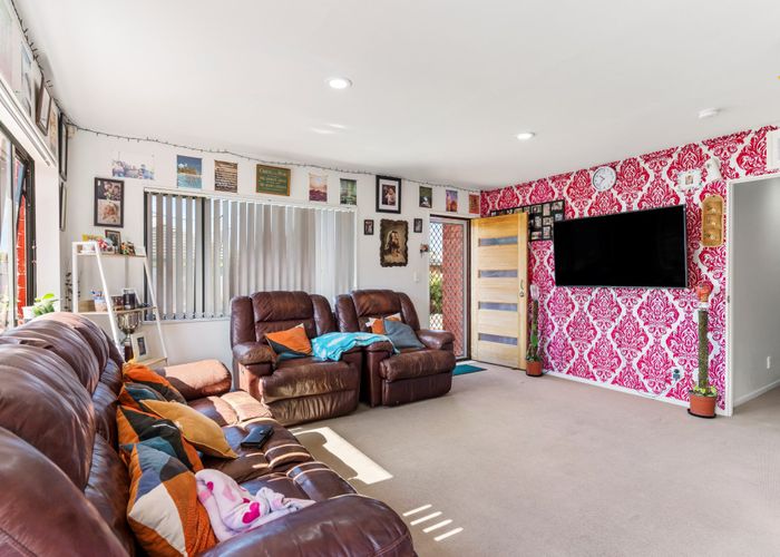 For sale 84 Robert Skelton Place, Clendon Park, Manukau City